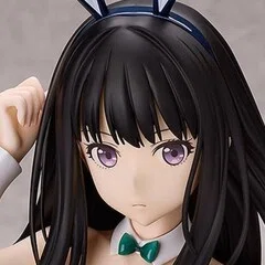 透明感ある瞳と膝を抱えたポーズが愛らしい！イラストレーター・せん