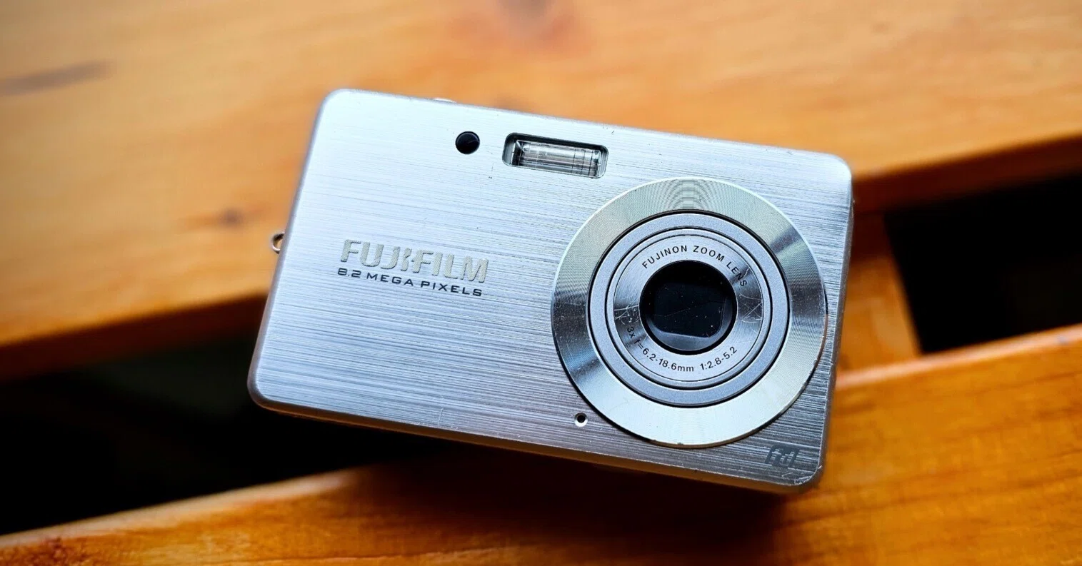 ☆FUJIFILM 富士フイルム☆FINEPIX J15fd☆コンパクトデジタルカメラ