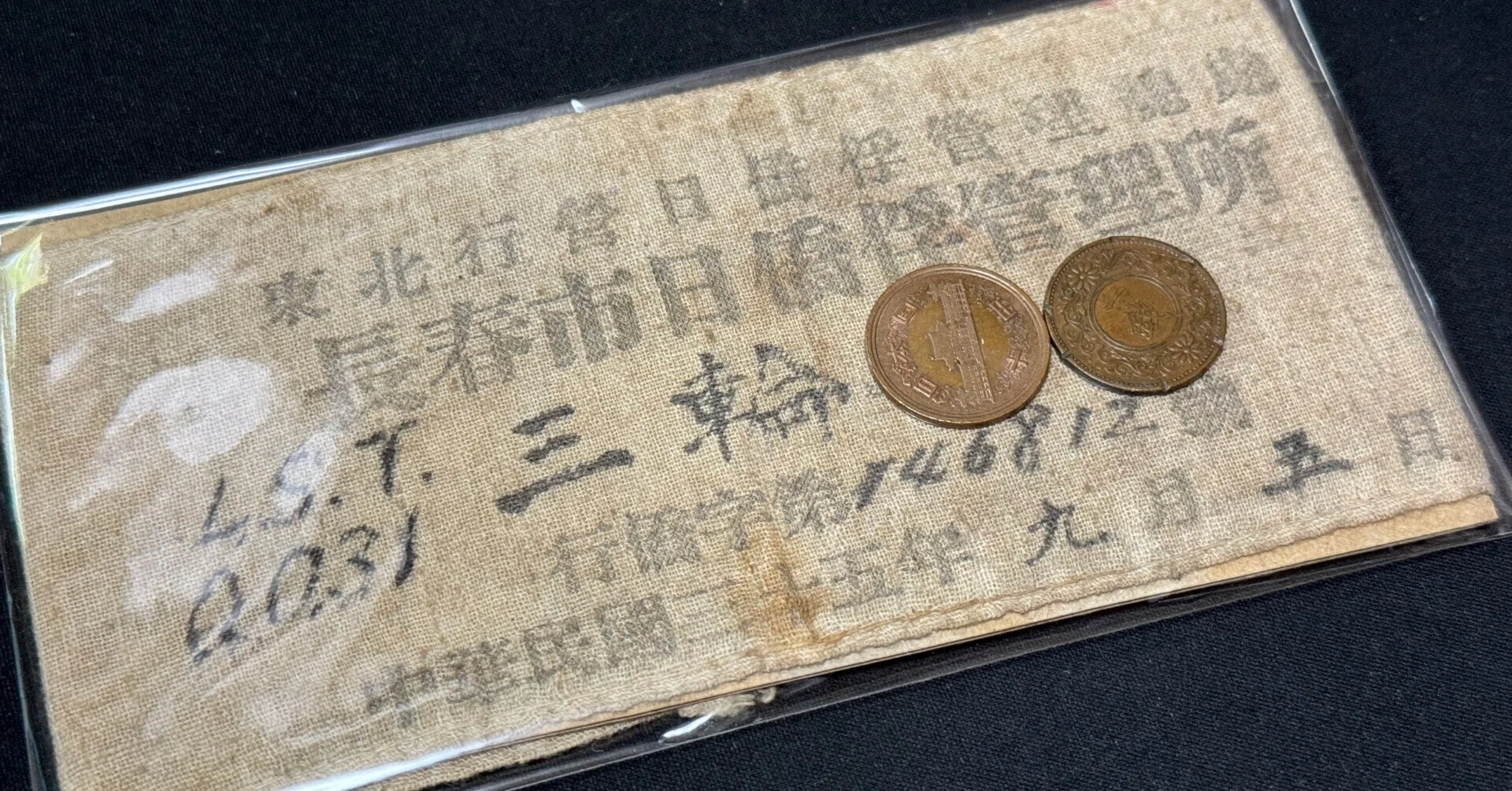 貴重な実物資料の背景を調べるにも、本は不可欠。膨大な記録を残して