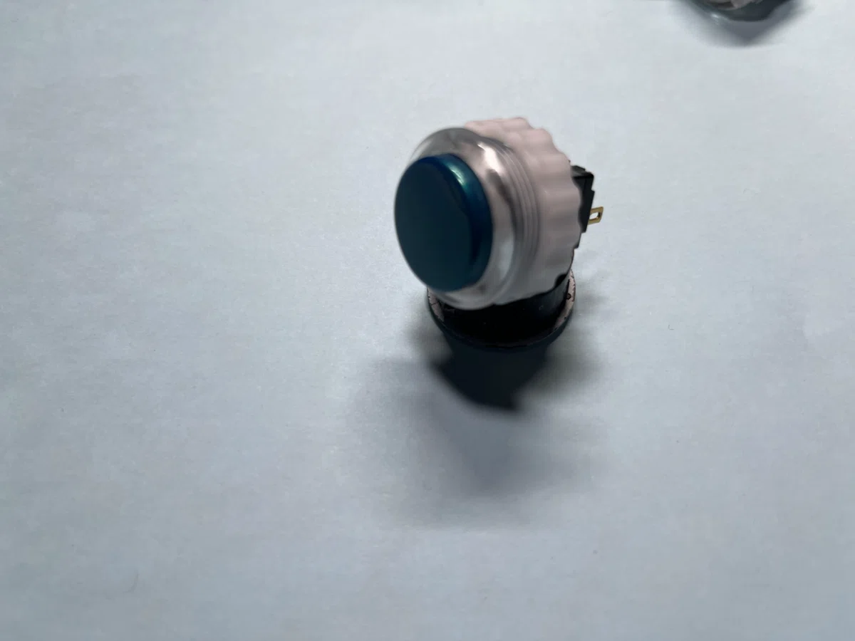 いろんなメーカーのボタンを集めたアケコンを作ったのでボタン詳細