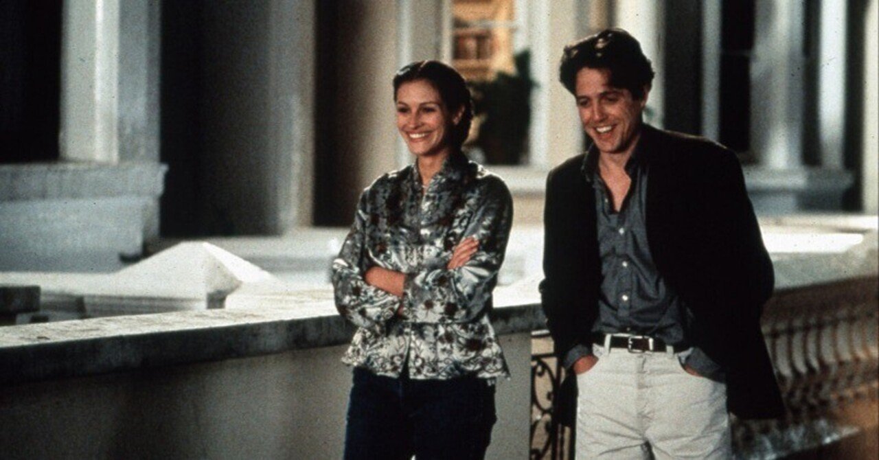 1965年8月27日、ジョン・レノンがエルビス・プレスリーのベルエアの家（カリフォルニア州）に。左隅にエルビスがいるのが見えるね。ビートルズとエルビス は、何時間もジャムったり、プールしたり、フットボール投げたり、ジュークボックスで遊んだり、チーズバーガー食べ ..., image size:1280x670