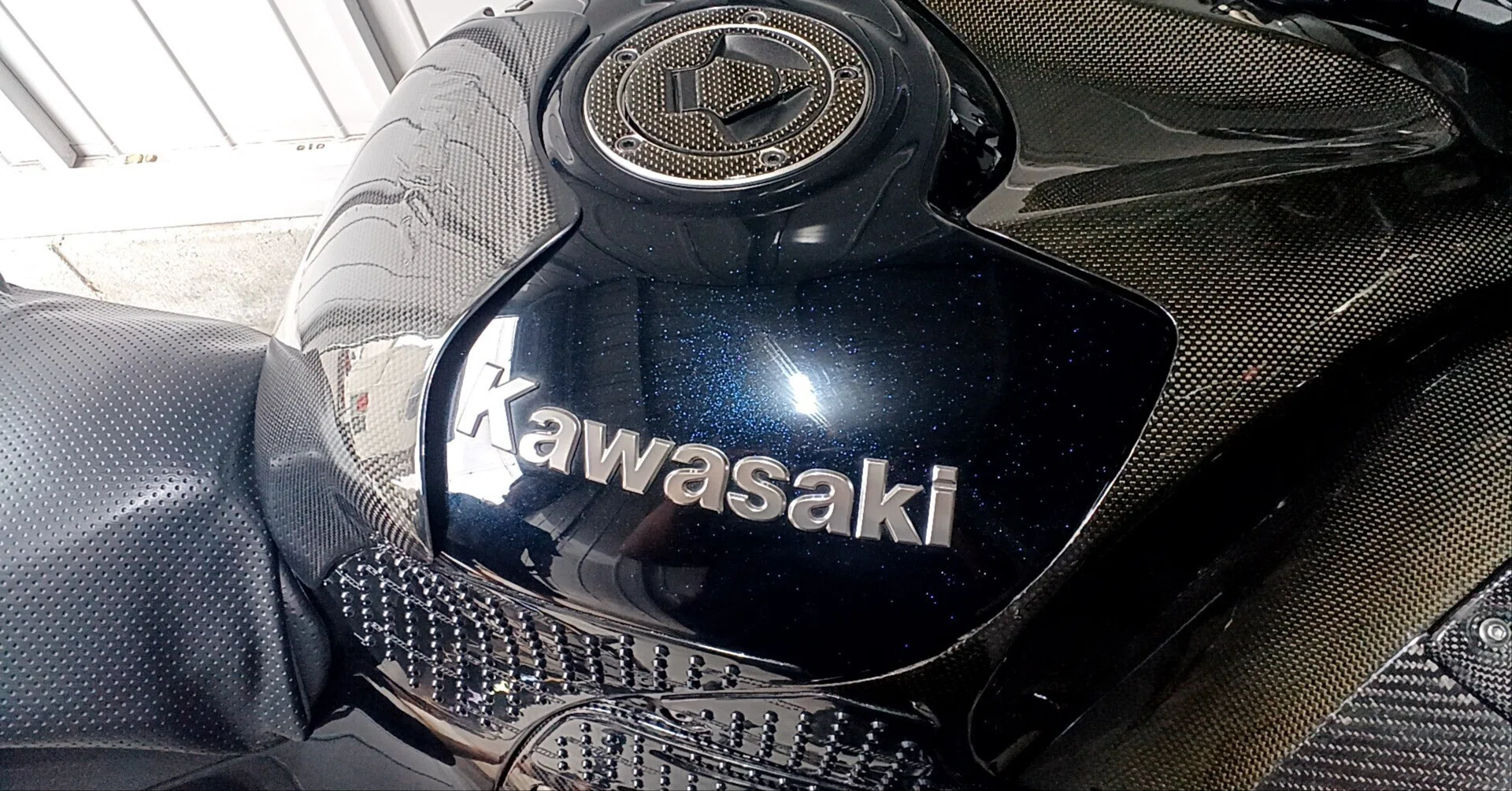 ZX14R 2024#45 エンブレム剥がし｜市井一人