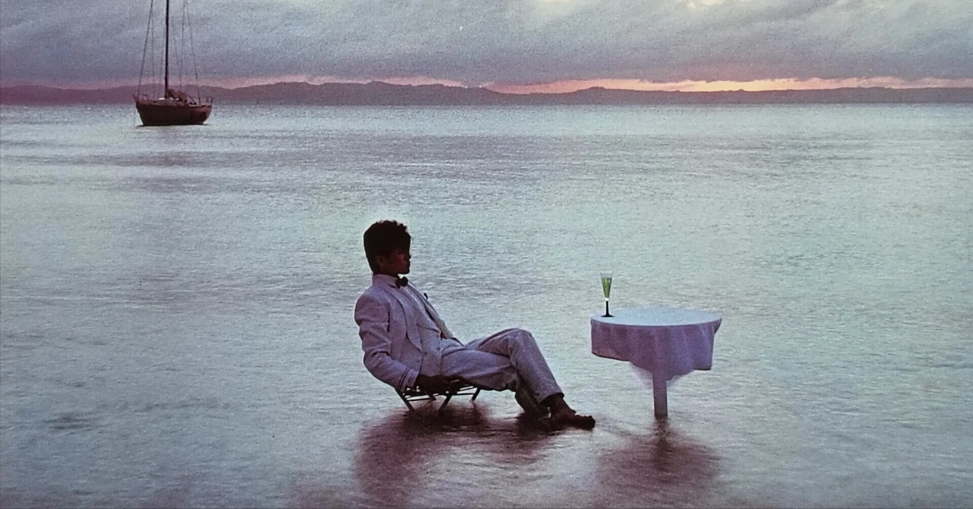 LA VIE EN ROSE】(1984)吉川晃司 ソリッドなロック色を含んだ意欲的な