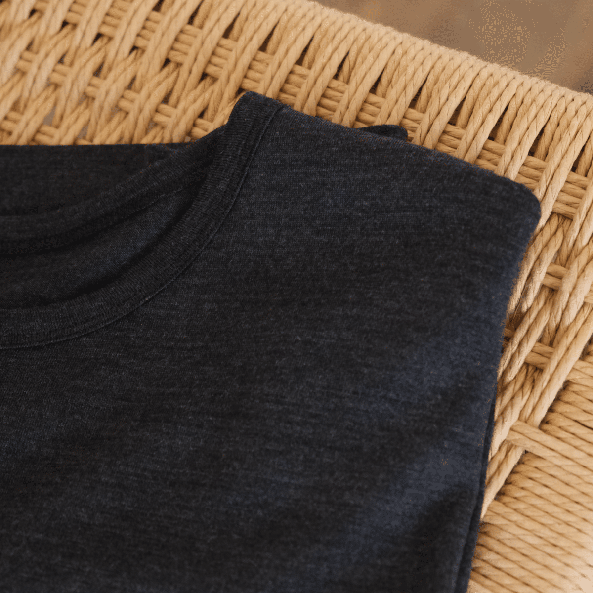 un/unbient ウォッシャブルウール天竺 モックネックTシャツ 冬特有の暑さってあるよね｜水岡