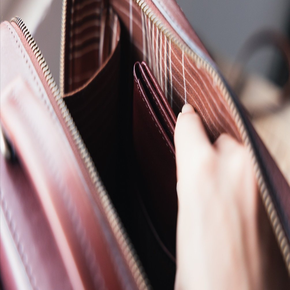 経年変化が楽しめる名刺入れ。MOTHERHOUSE「アンティークカードケース