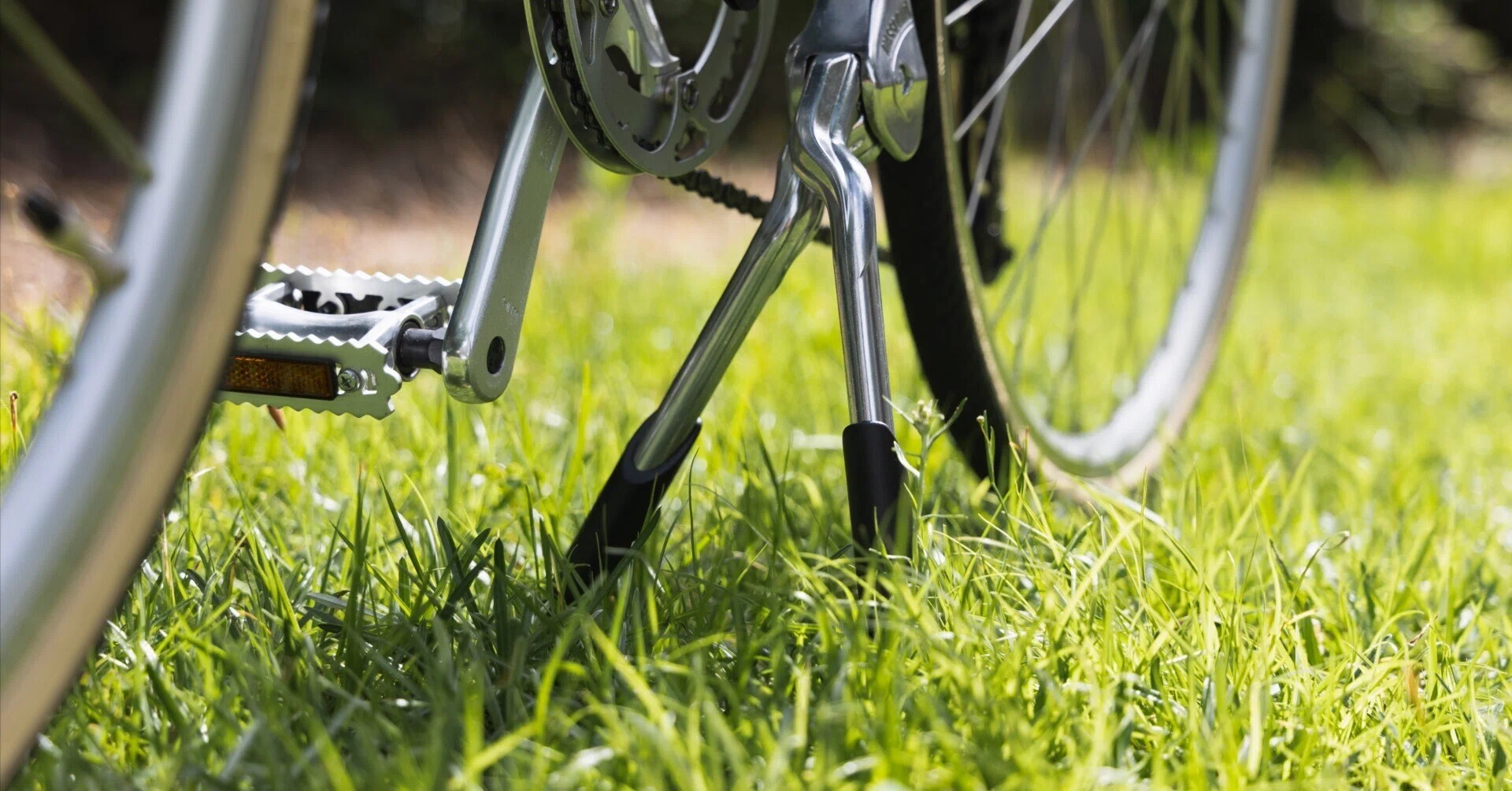 自転車を安定させる2本足。TOKYOBIKE 26に付けられる、ダブルレッグ