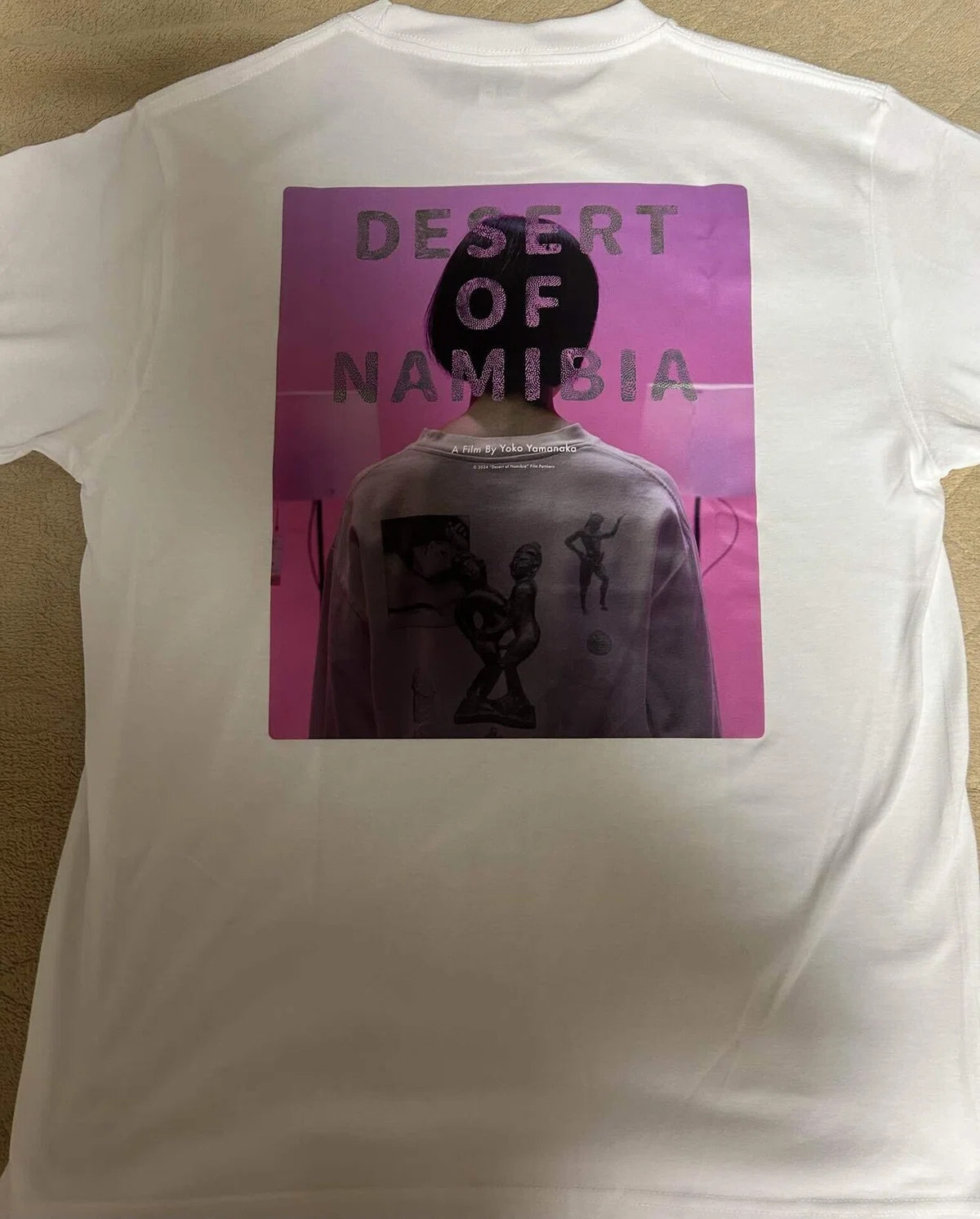 ナミビアの砂漠のTシャツ｜柳の木