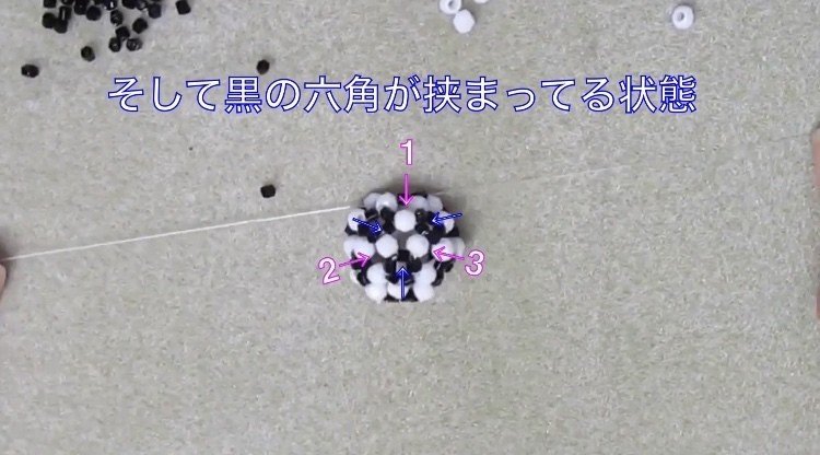 サッカーボールモチーフのストラップ ビーズドール作家haru Note サッカーボールモチーフのストラップ ビーズドール作家haru Note