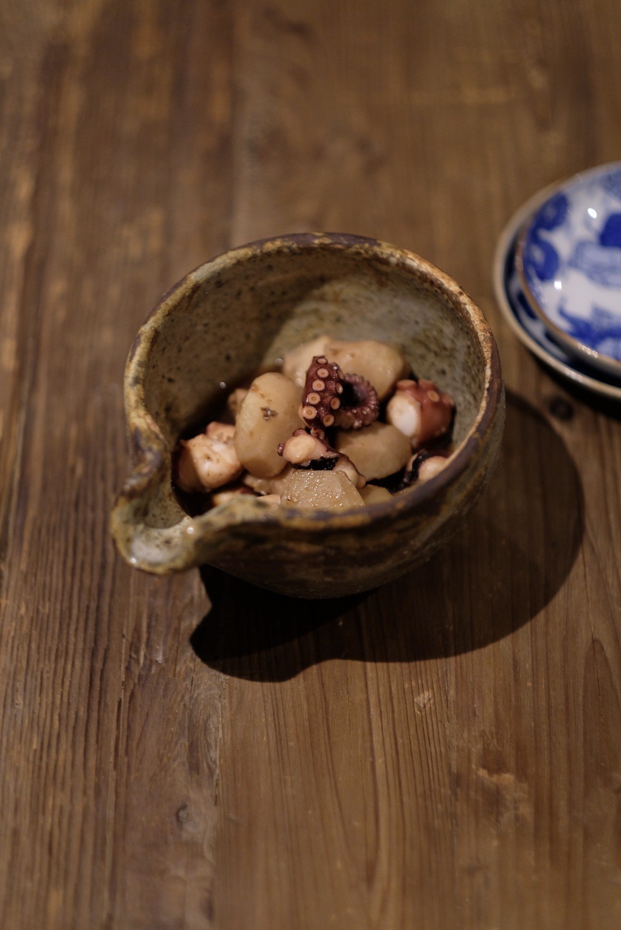 脱地味！シンプル食卓に、おちょぼ口うつわ「片口」が効く｜菅野有希子