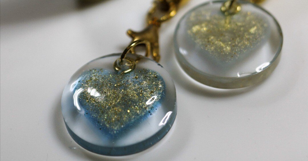 レジン初心者】神秘の海♡ゴールドが輝くハートレジンの作り方