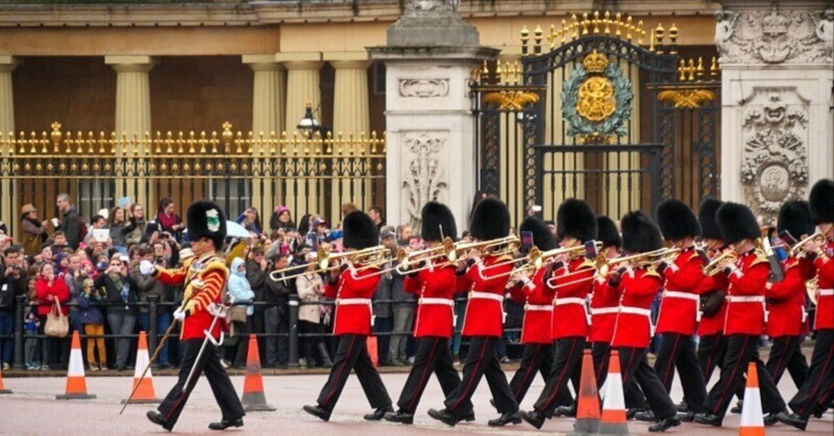 本命ギフト ロンドンの街歩き（バッキンガム宮殿の衛兵交代式とロイヤル クラシック
