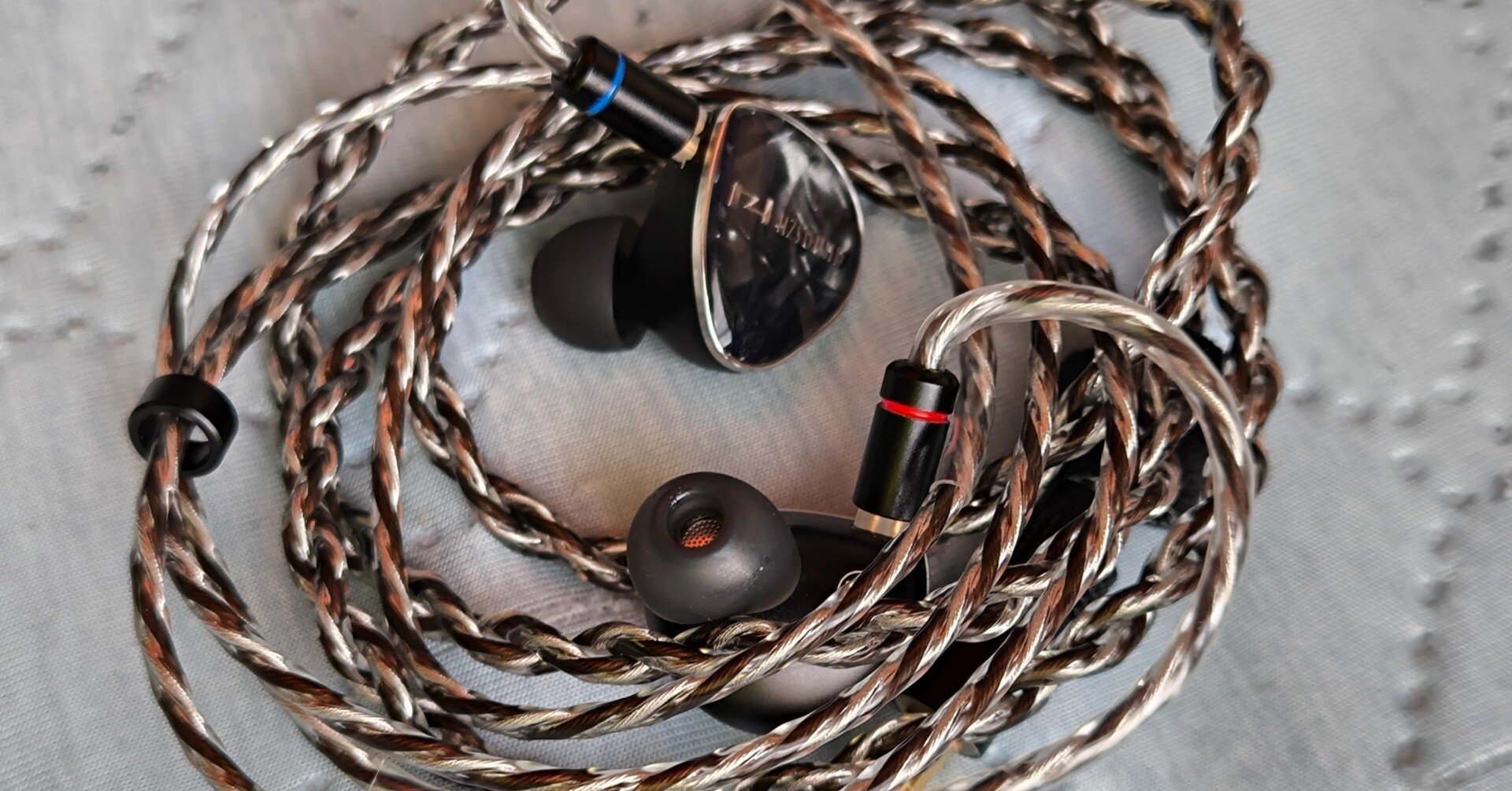 HZSound Luna 心月 は2024年発売の傑作平面駆動イヤホン。コスパも良い