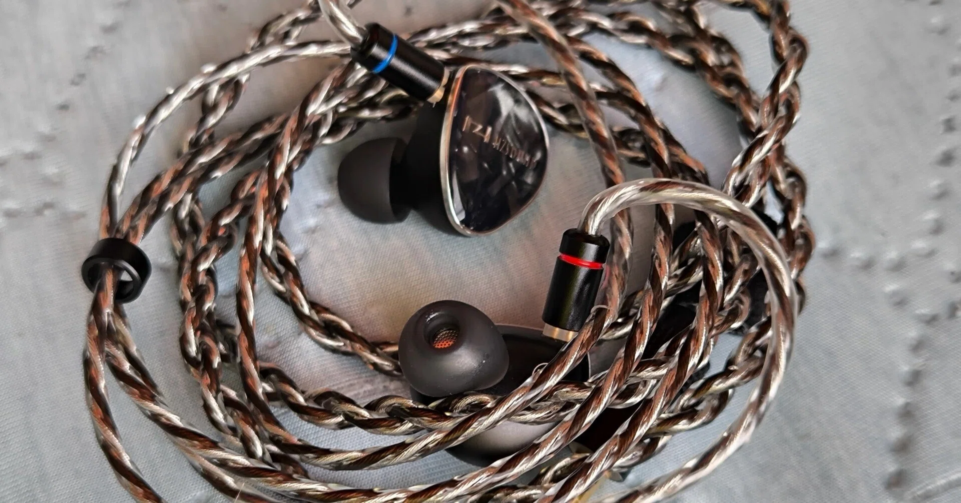 HZSound Luna 心月 は2024年発売の傑作平面駆動イヤホン。コスパも良い
