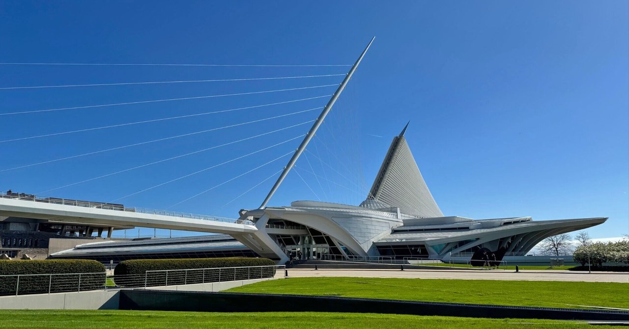 public building サンディエゴ　カラトラバ 建築】翼を広げるミルウォーキー美術館（サンティアゴ