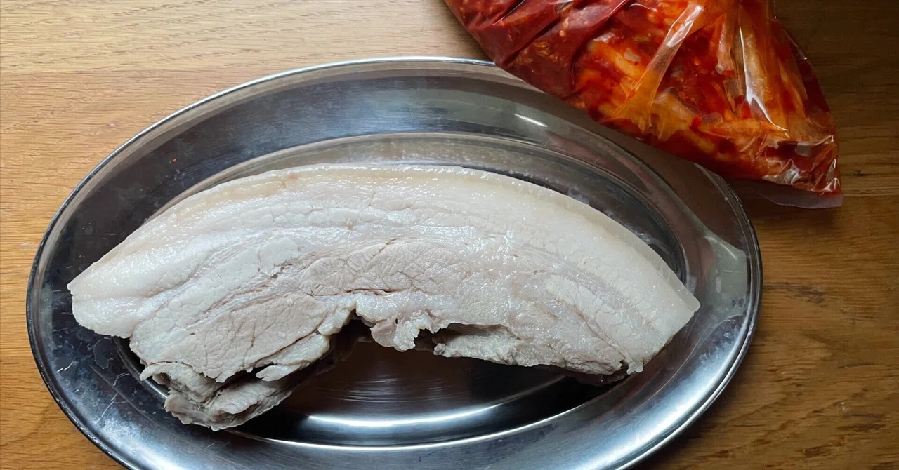 手の中でたわむ頼りない肉｜生物群
