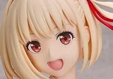 透明感ある瞳と膝を抱えたポーズが愛らしい!イラストレーター・せん 透明感ある瞳と膝を抱えたポーズが愛らしい!イラストレーター・せん