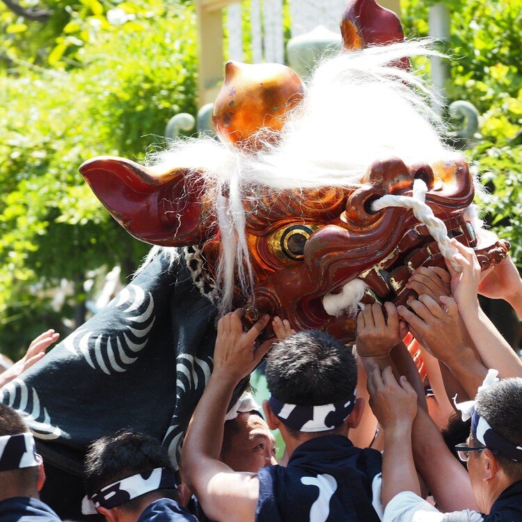 週末に行きたいお祭り

https://j-matsuri.com/sumiyoshijinjya/
佃煮発祥の地の由緒ある祭り。3年に1度の本祭りでは獅子頭の宮出しや八角神輿の渡御が行われる。
#東京都
#中央区
#8月
#まつりとりっぷ #日本の祭 #japanese_festival #祭 #祭り #まつり #祭礼 #festival #旅 #travel #Journey #trip #japan #ニッポン #日本 #祭り好き #お祭り男 #祭り好きな人と繋がりたい #日本文化 #伝統文化 