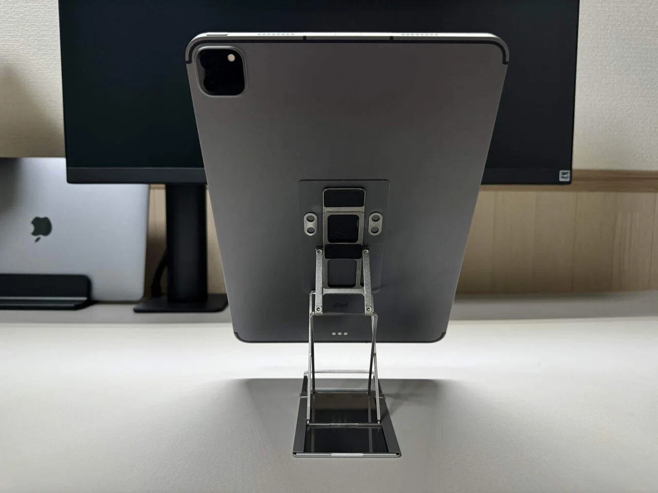 Majextand M レビュー｜iPadの使い心地を変える浪漫に足が生えた