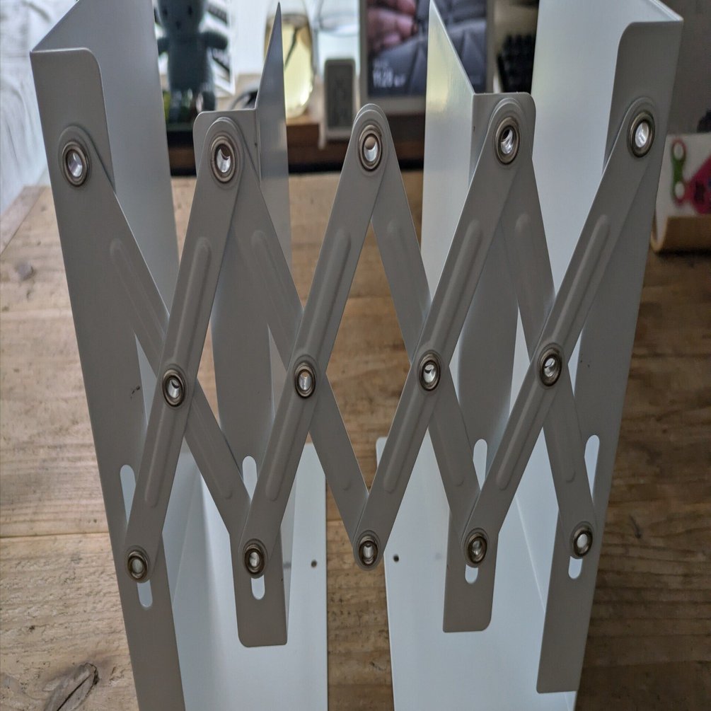 カール事務器】「伸縮できるブックエンド 倒れない 書籍 A4ファイル