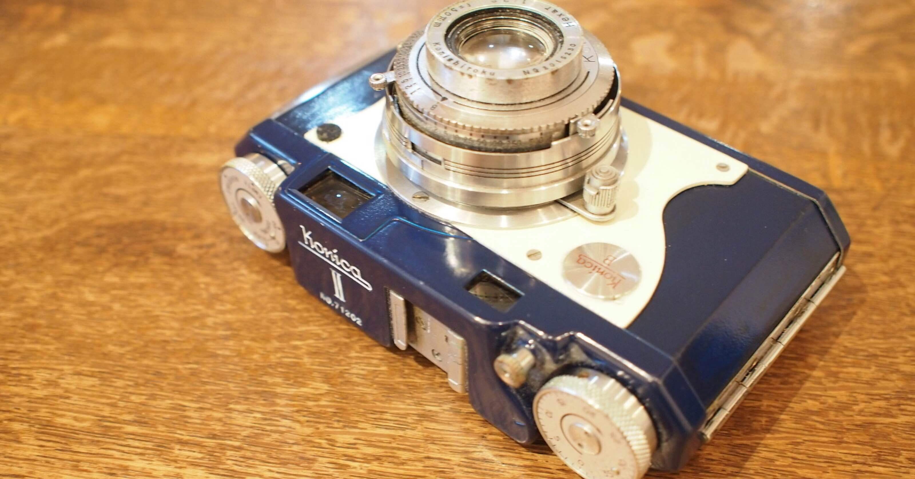 青いカメラはいかがでしょう【コニカ】｜おしゃま