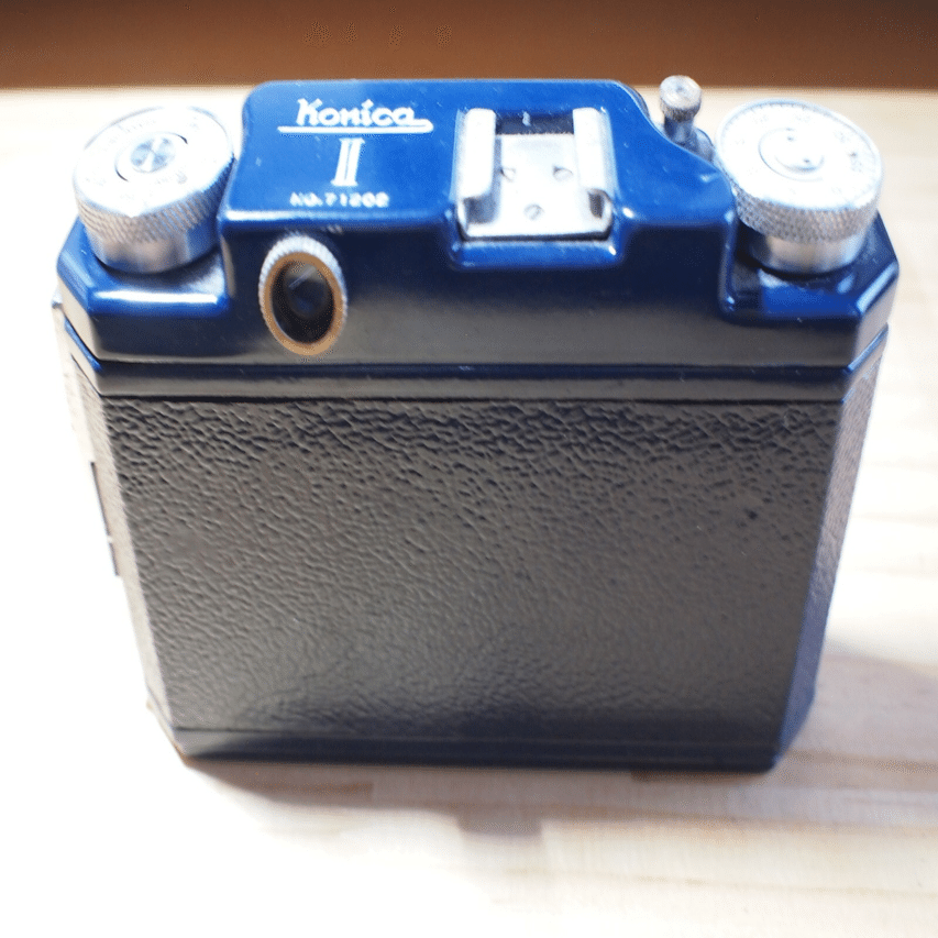 青いカメラはいかがでしょう【コニカ】｜おしゃま