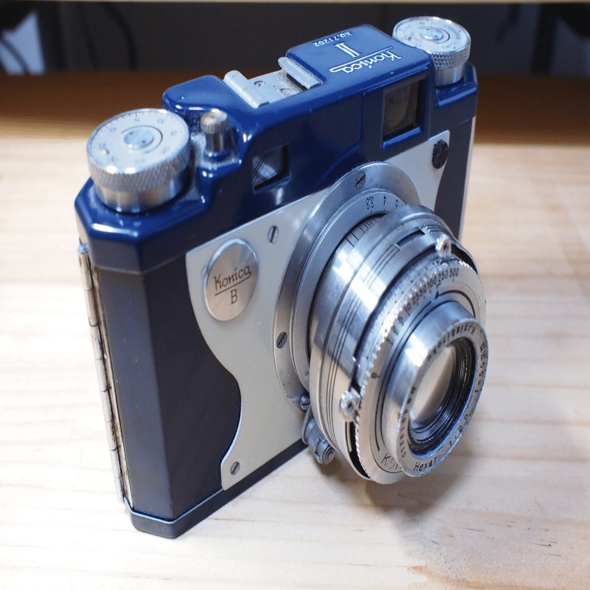青いカメラはいかがでしょう【コニカ】｜おしゃま