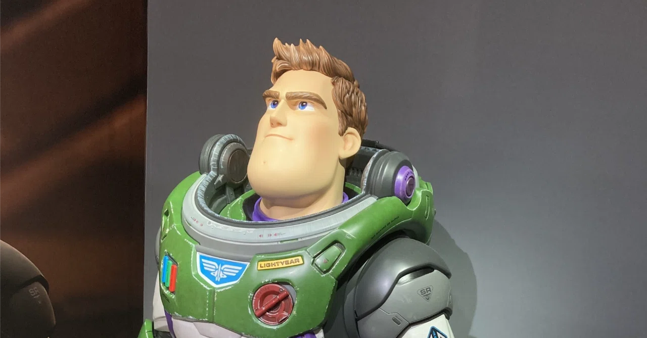 Buzz lightyear バズライトイヤー イジー ディズニー映画 Buzz