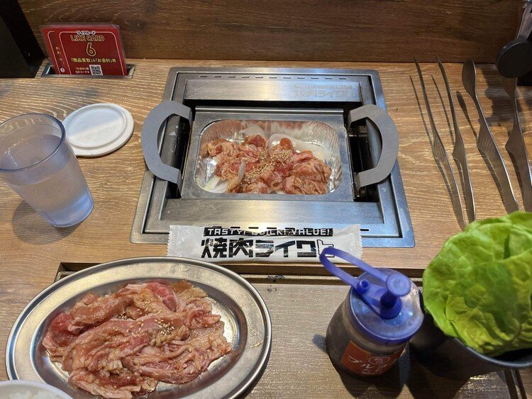 今日の夕食は焼肉ライク ekie広島店のプルコギ定食とガツポン酢とミニチョレギサラダ。