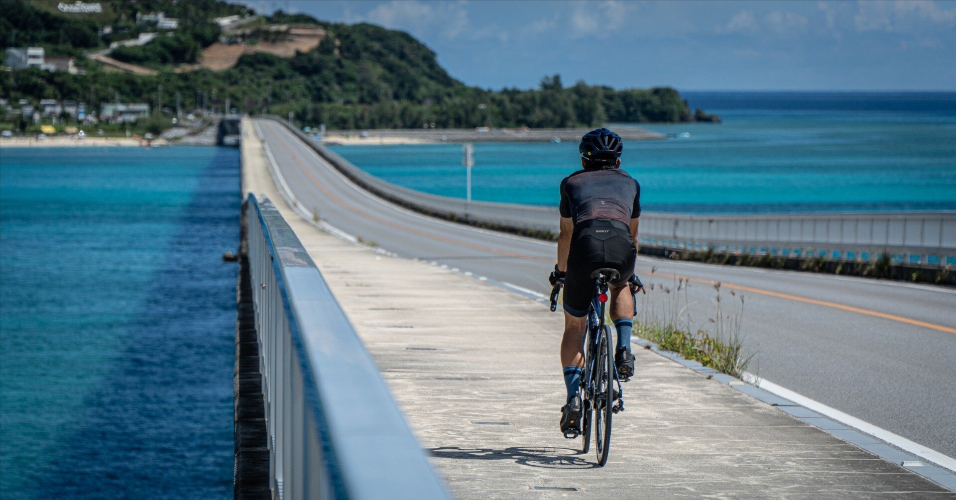 海の上を自転車で走る。ツール・ド・おきなわサイクリングでしか見れ