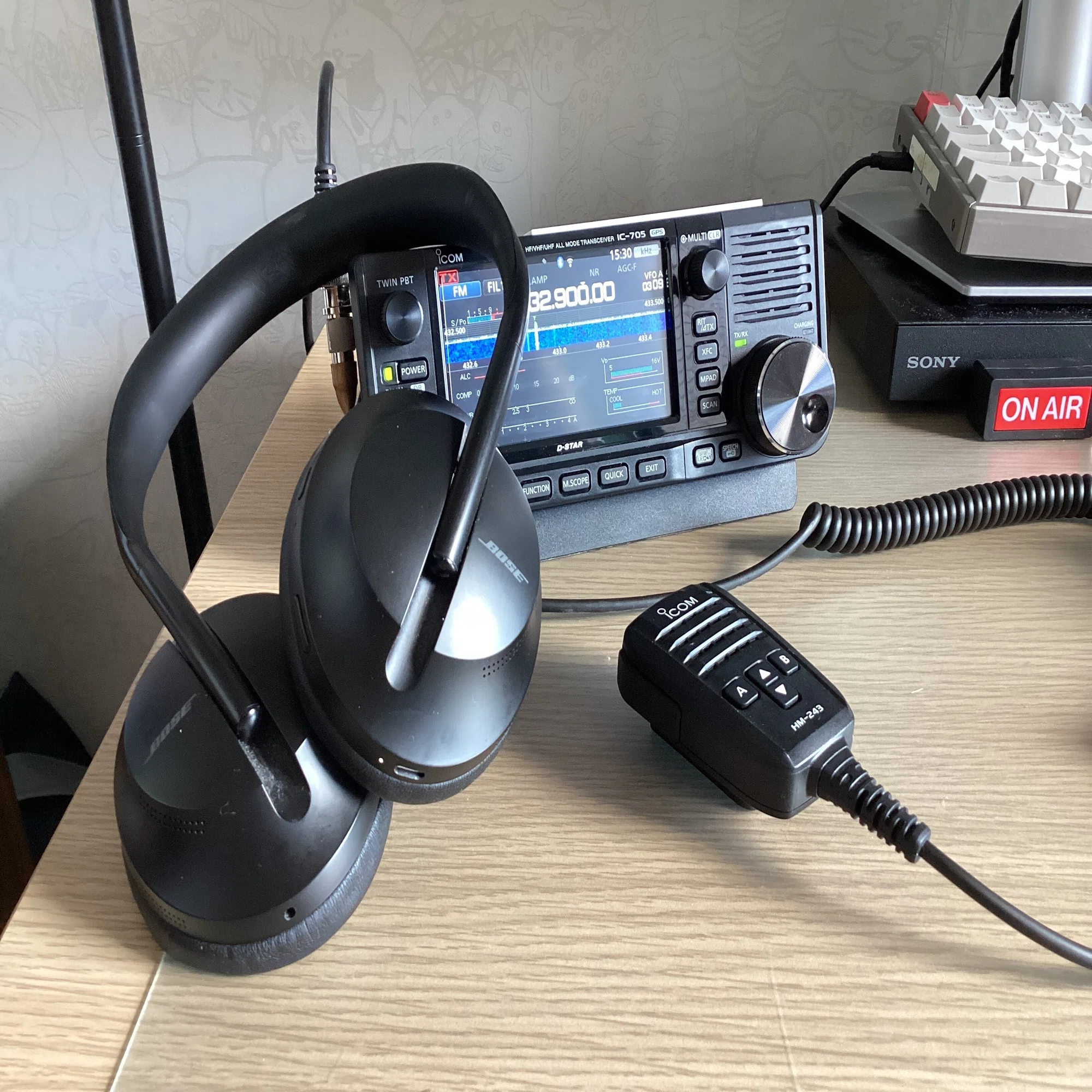アマチュア無線機 IC-705その他付属品 ICOM IC-705無線機に、BoseのノイズキャンセリングヘッドフォンN
