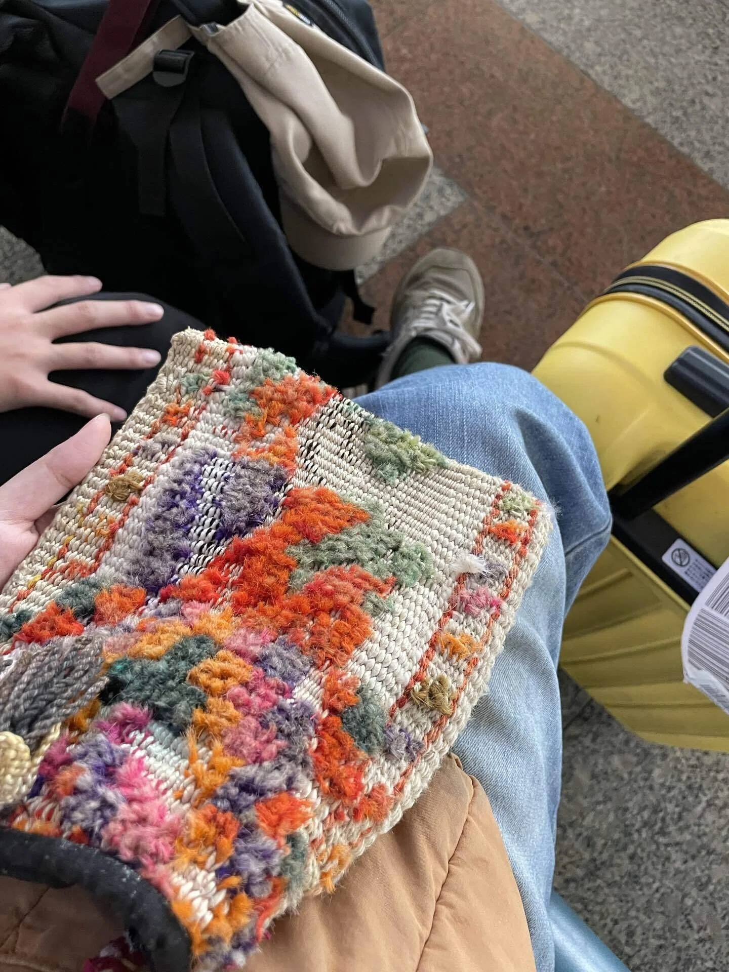 円盤・ポット・ザクロ刺繍で極細糸綿布を埋めた、サマルカンドの