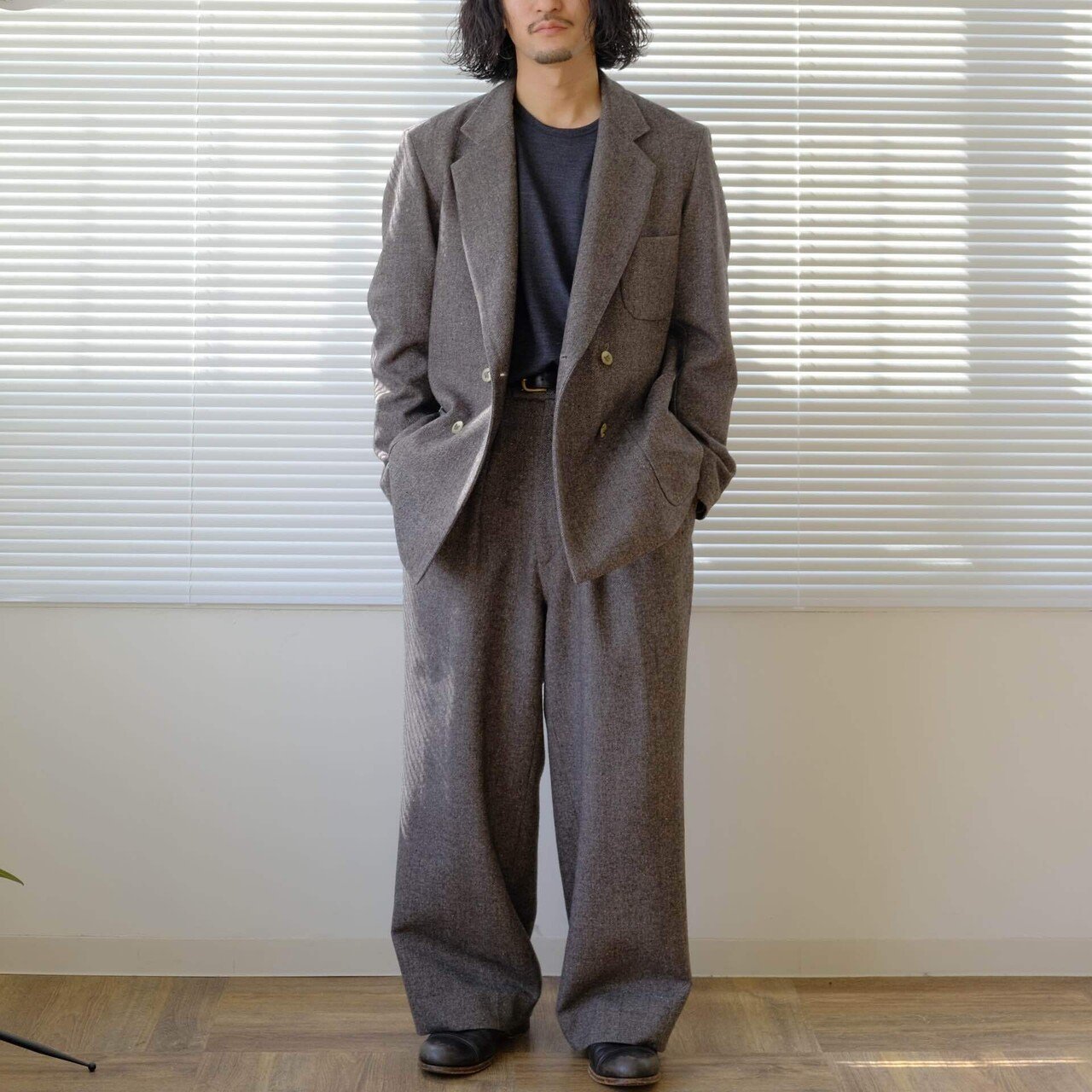 m's braqueのジャケットとバギーズパンツ｜水岡