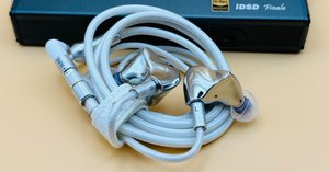 (美品)INTUAURA Uniqueness 4.4mm 1DD+4BA 2024年出会って良かったイヤホン｜ラルフ・ヒンクリー