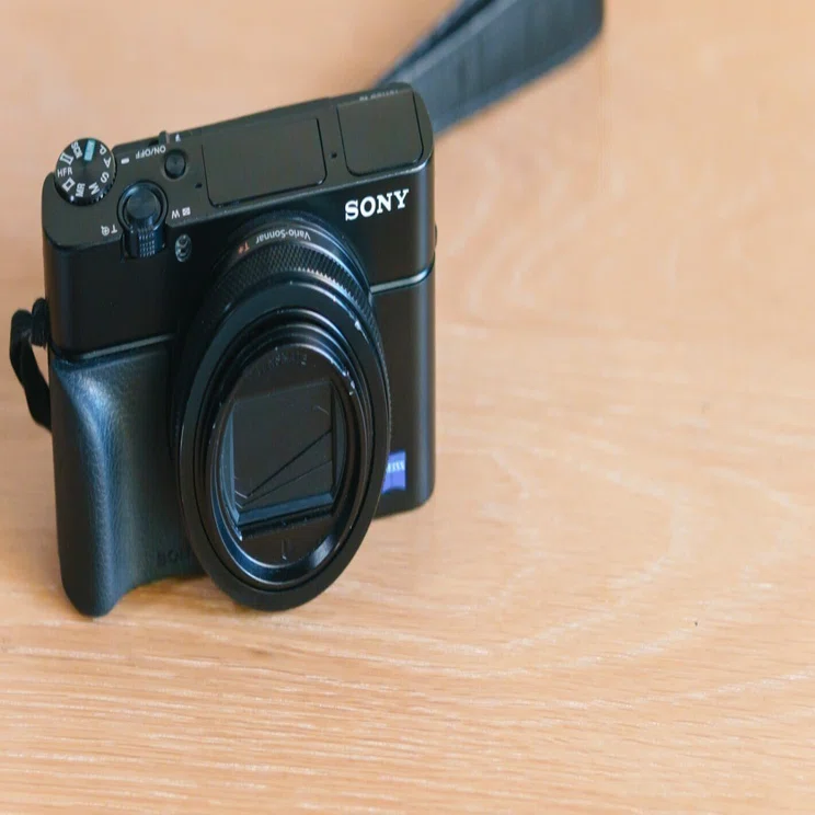 毎日持ち歩きたいカメラ SONY RX100M7｜Yuu