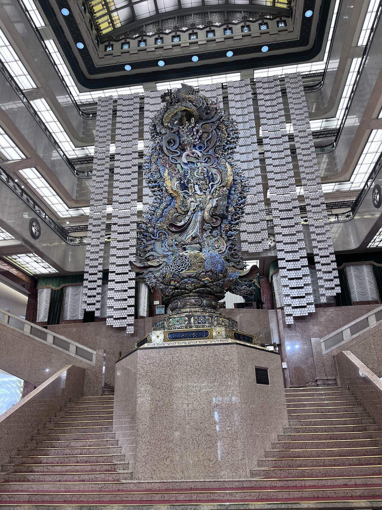 日本橋三越本店「天女(まごころ)像」2024年11月4日まで開催｜グリーン