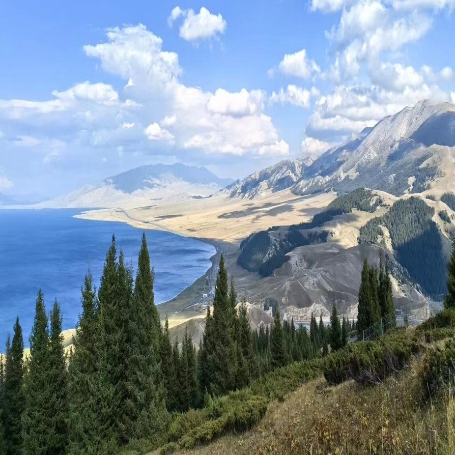 まるで絵画の中！新疆の青い湖「サイリム湖」に行ってみた｜小羊