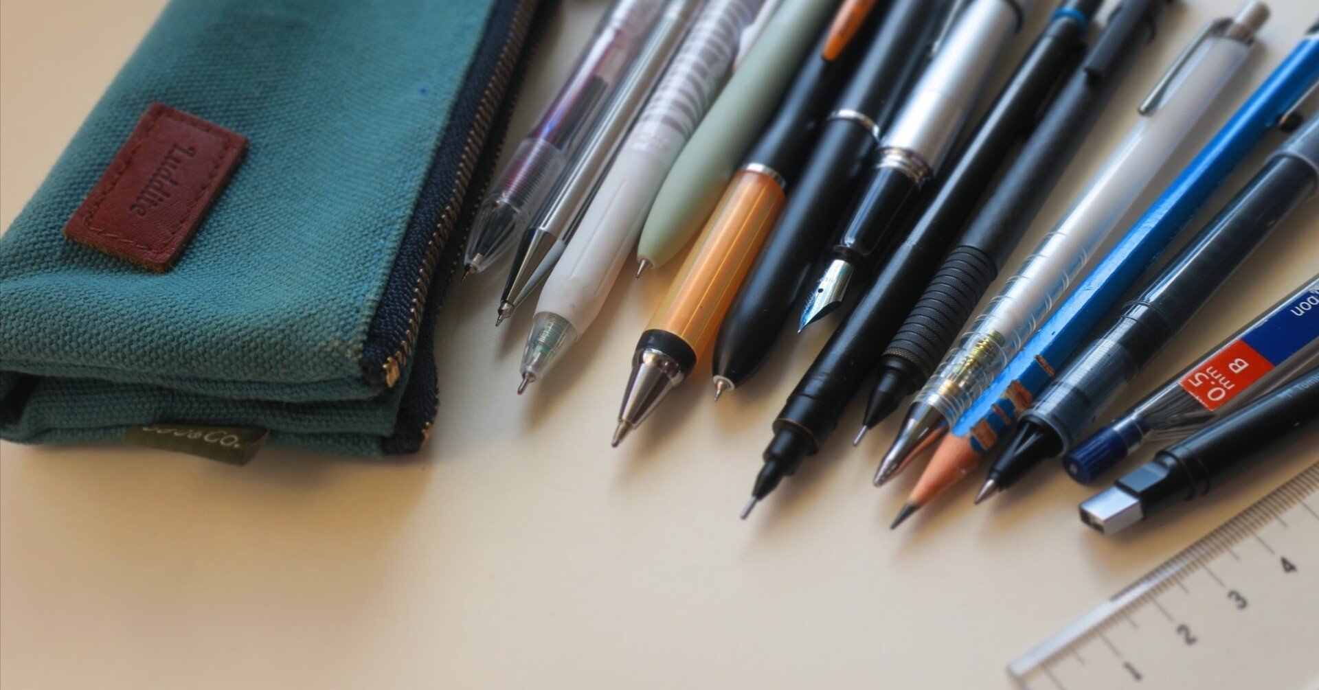 文房具まとめ売り（筆箱も付属）値下げ交渉大歓迎 76d512d05bdc2c35407050f6526aba