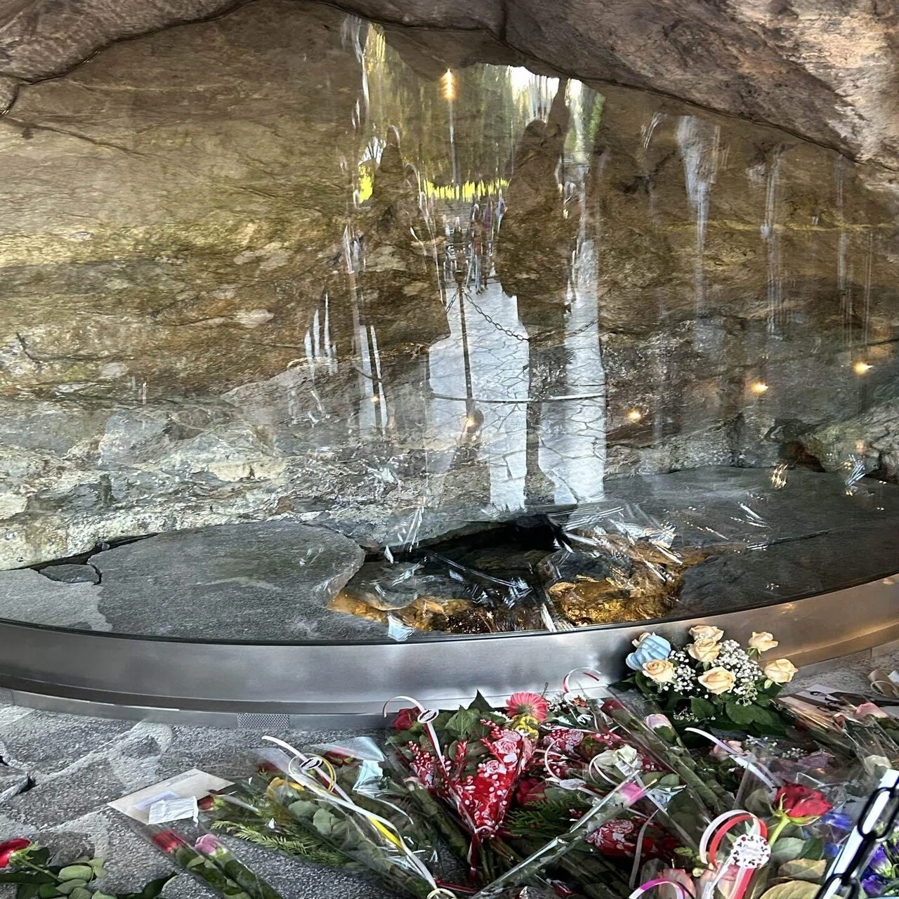??④ルルドの泉⑴奇跡の水の効果を実感｜νεράιδα