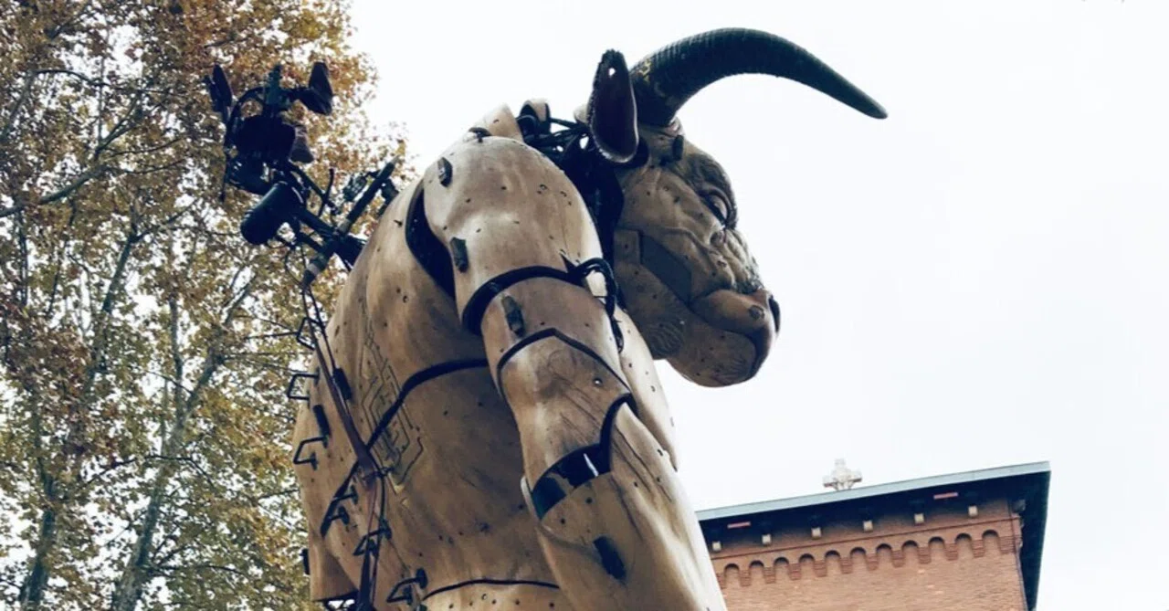 🇫🇷 Giant Mechanical Puppets in Toulouse, Southern France #1