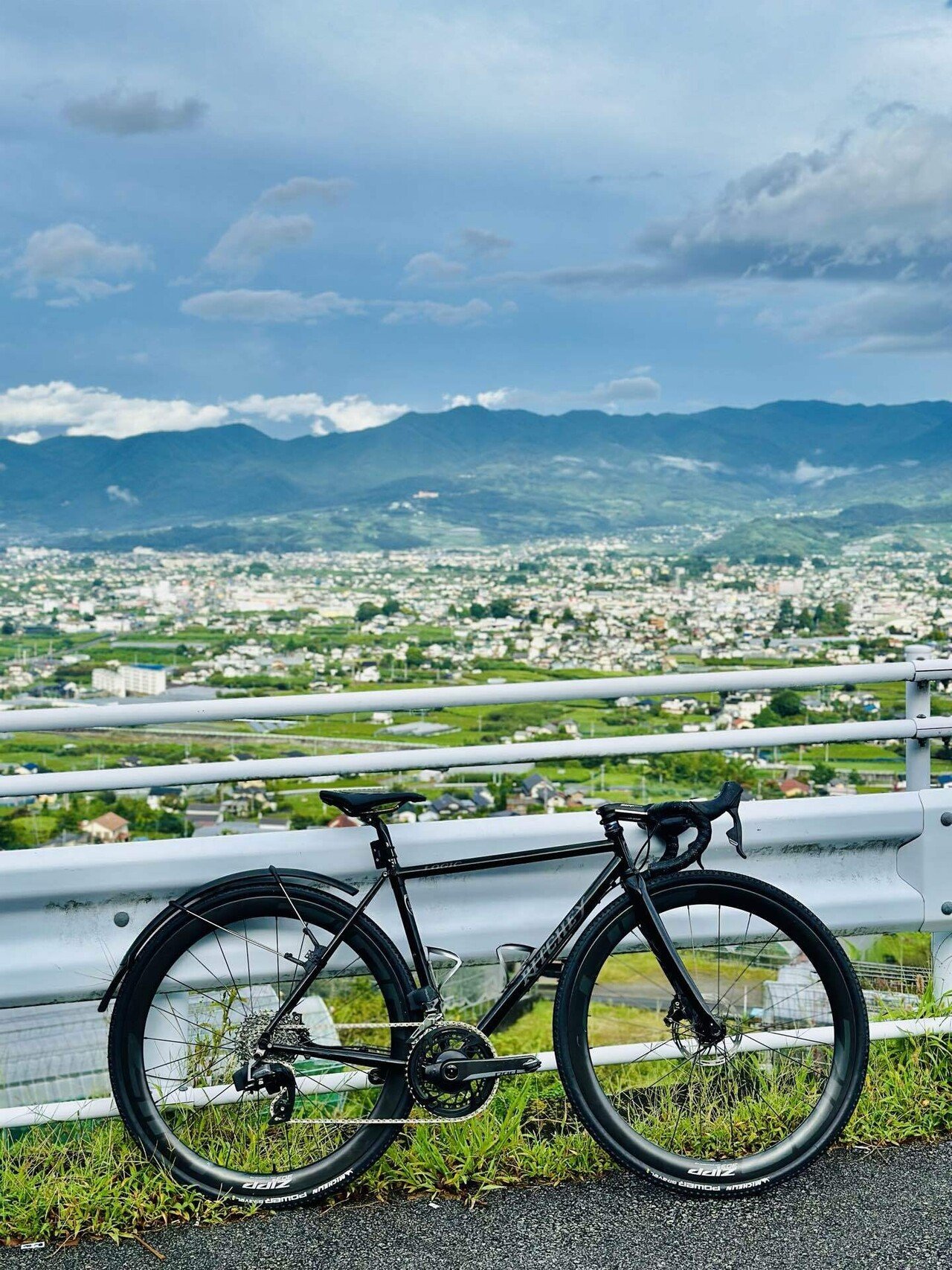 梅雨にピッタリ！スマートな泥除け付けてみた｜877Bicycle🍌