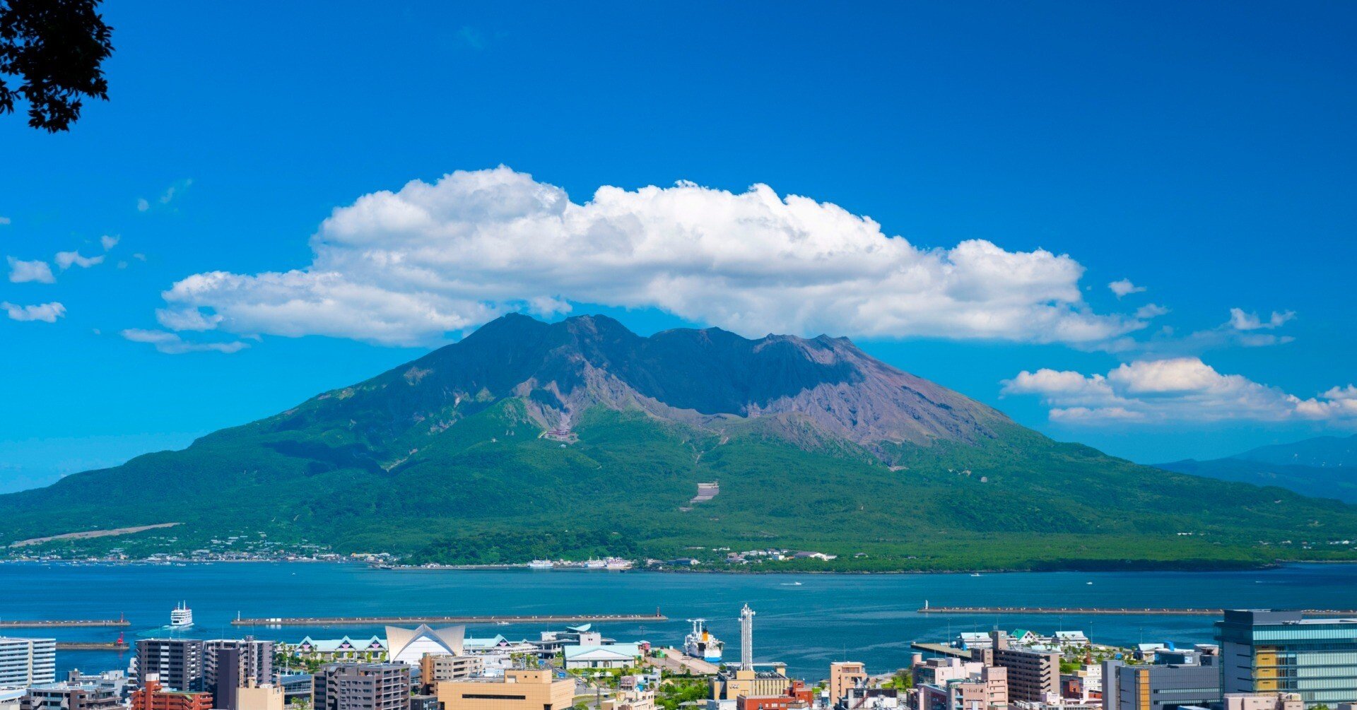 0147 年800回噴火､鹿児島のシンボル､エネルギーの塊「桜島」（鹿児島県