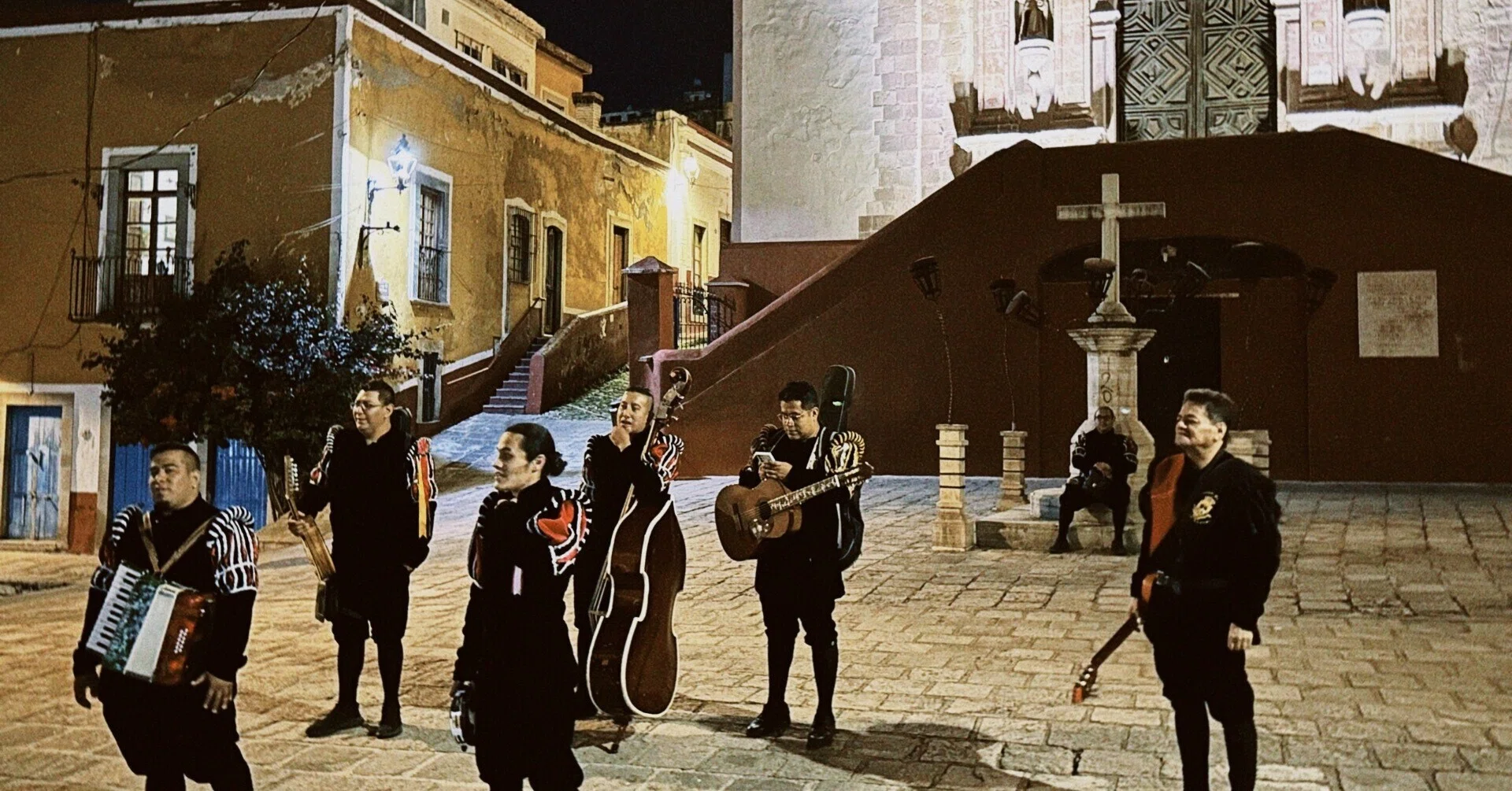 リメンバー・ミーの街にて、光と音楽の夜(グアナファト/メキシコ