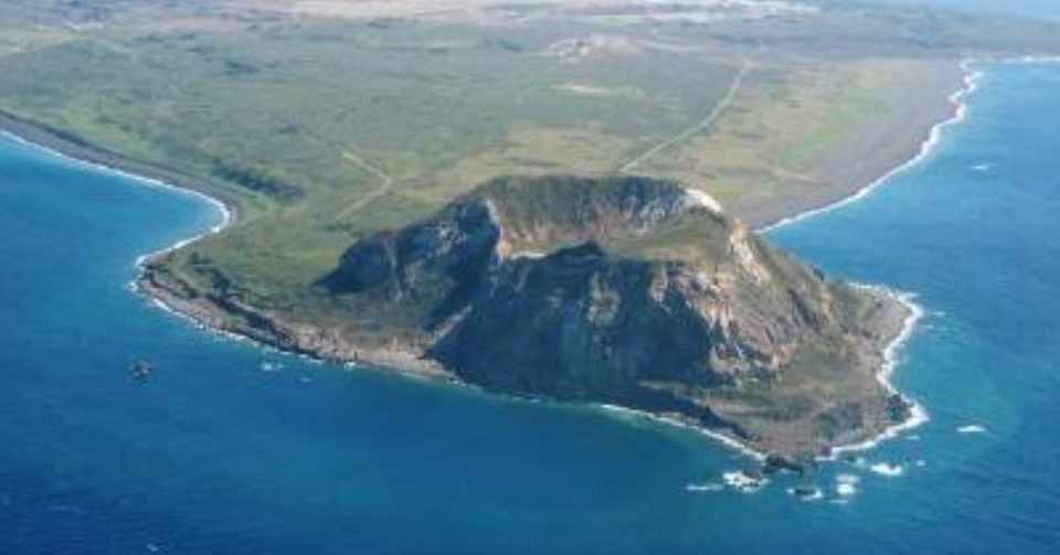 必見 元陸上自衛官が激戦地硫黄島 いおうとう 研修で先人たちの凄