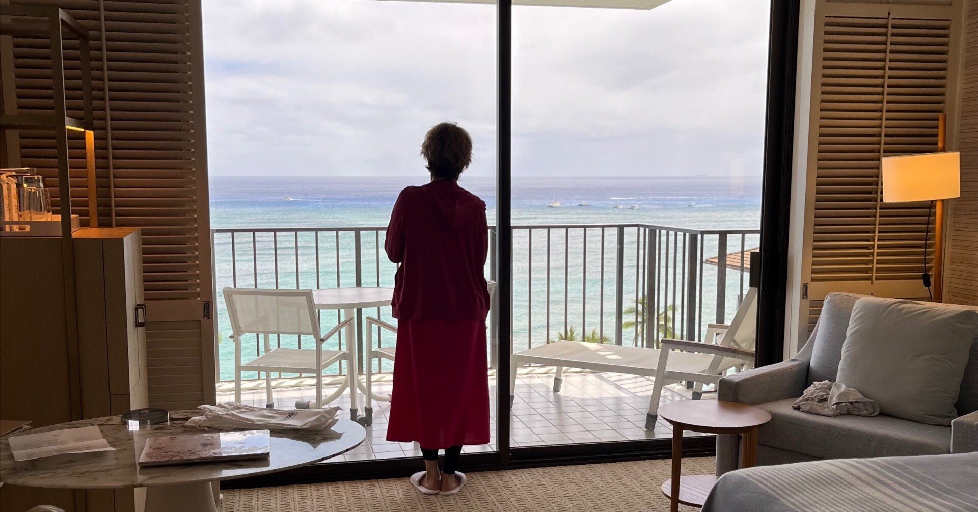 マイラン フリルトップス mylan リネン　ハワイ　ハレクラニ ガーデンコートヤードのご案内｜ハレクラニ ホテル【公式】