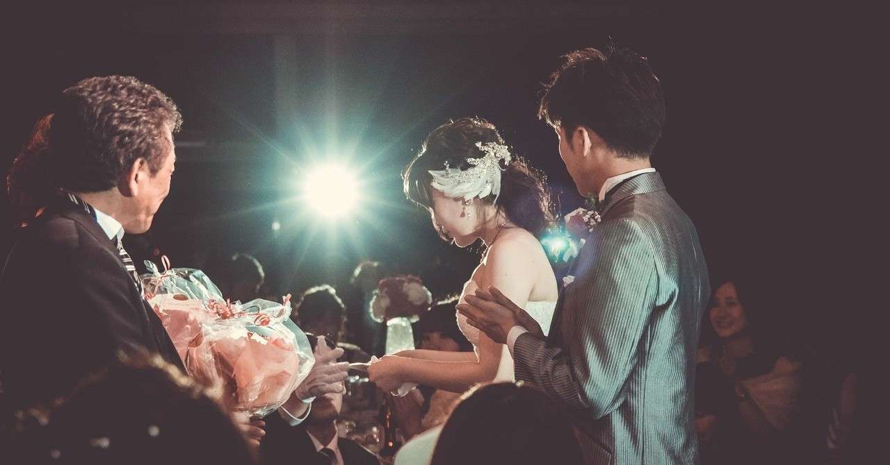 結婚式 披露宴 で写真を撮る時のカメラの設定はスポットライトが鍵になる カメラのハナシ ハヤシヒロナオ Note
