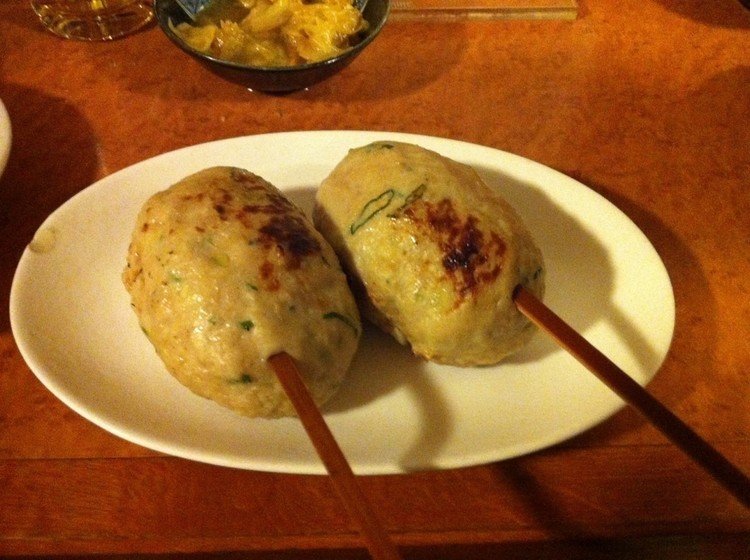 つくねです。実家のある札幌に帰った時に出会ったものです。東京でも、たまに豚串（豚肉の焼き鳥）が食べたくなります。 #手稲 #北海道