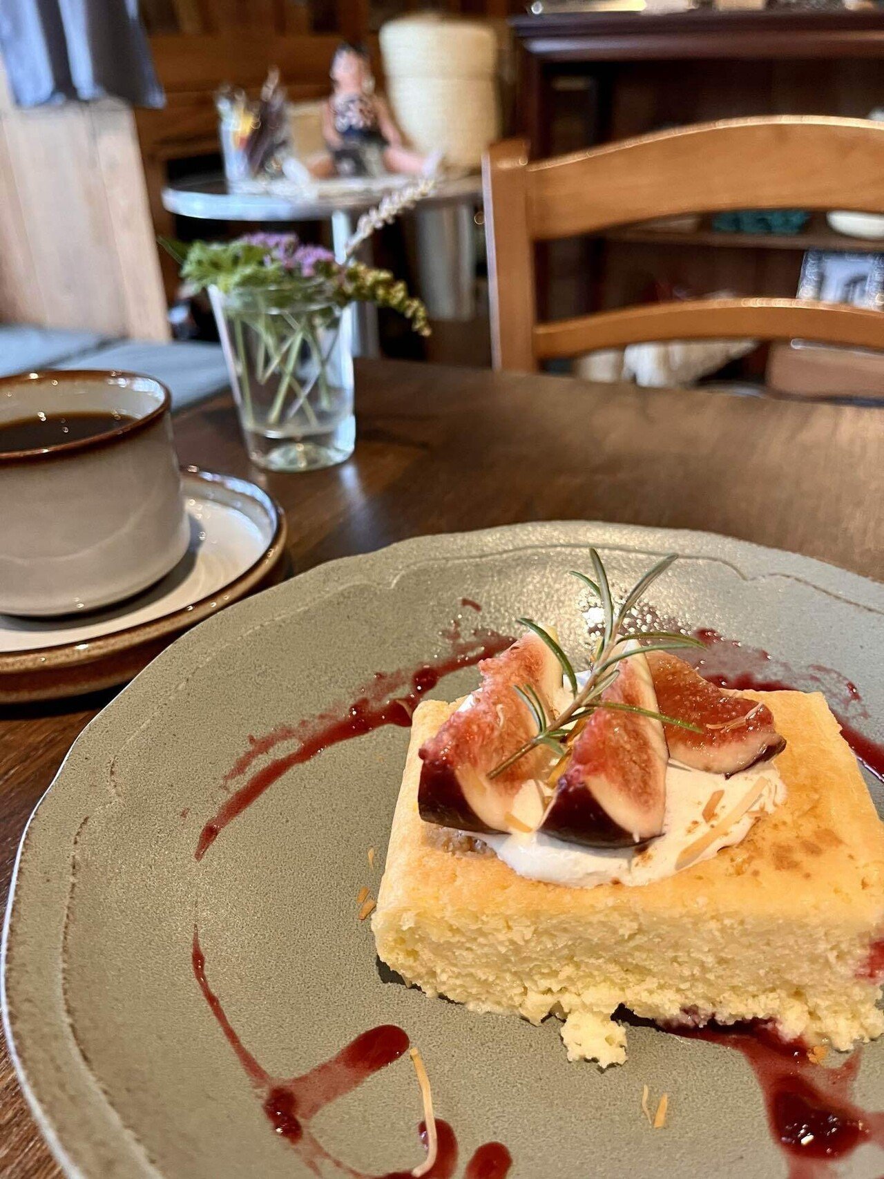 山の写真と絵とコーヒーと 上野から神田へ｜たまこ