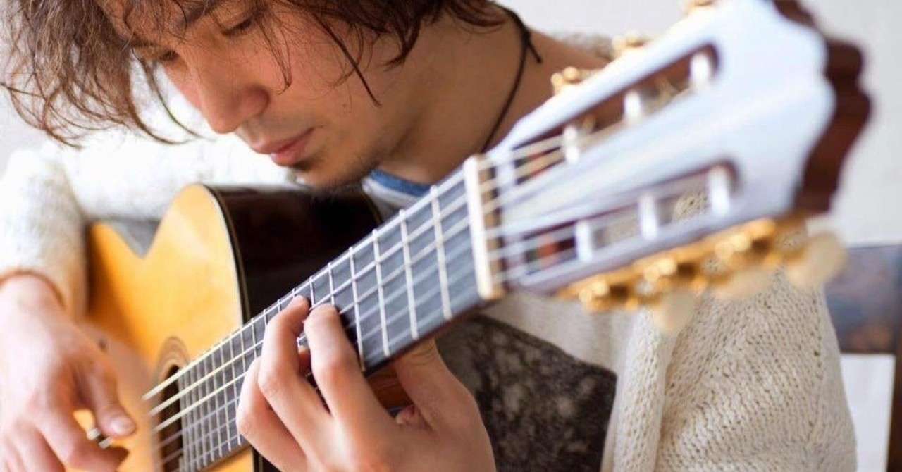 R05 Story 空気感 を奏でるギタリスト 露木達也 紅葉 Reasnot Note