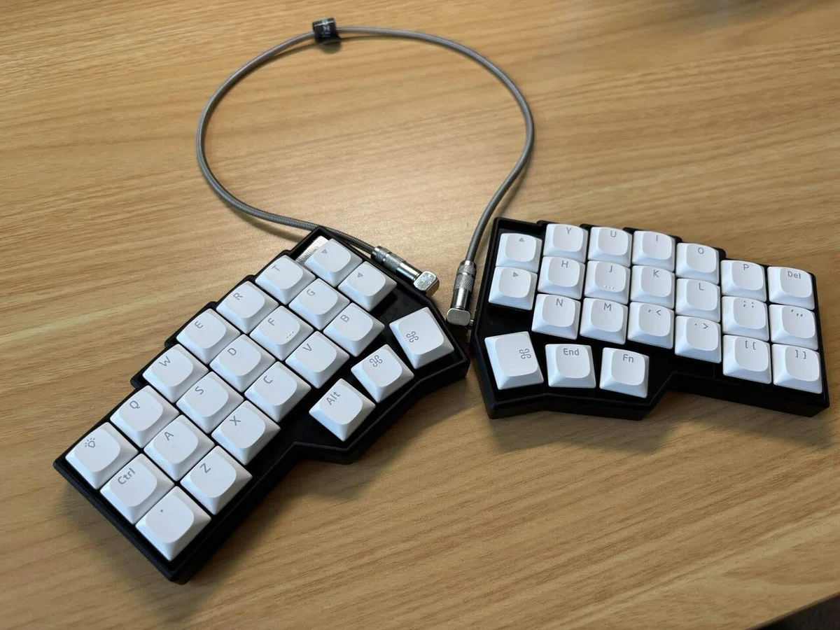 理想のデスク環境】キーボード編：分割キーボードへの挑戦［Corne V4 
