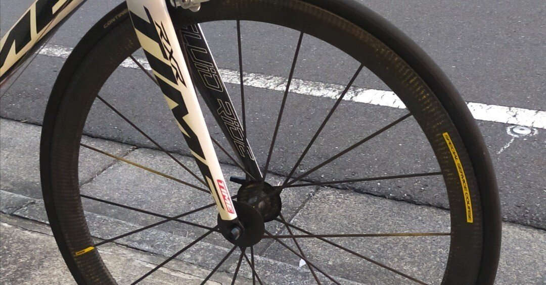 ロードバイク:カンパニョーロ Bora vs マビック Cosmic Carbon